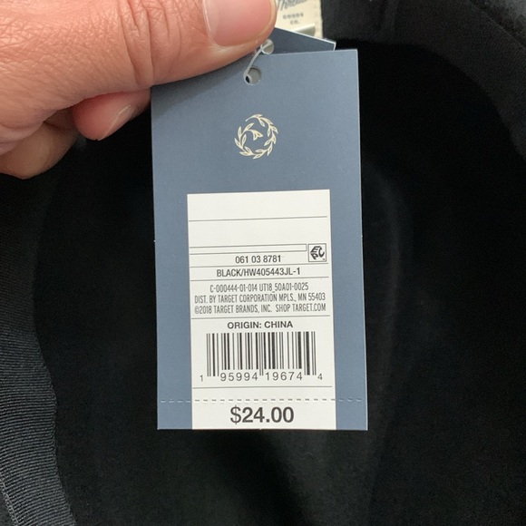 Universal Thread Hat - Picture 7 of 9